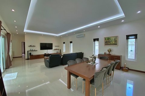 Casa de 3 dormitorios en Hua Hin, Tailandia № 125160 - foto 11