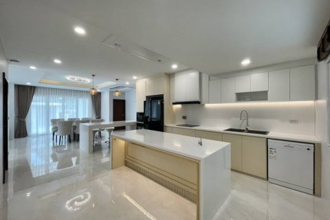 Chalet de 4 dormitorios en Phuket, Tailandia № 132809 - foto 10
