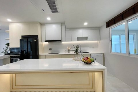 Chalet de 4 dormitorios en Phuket, Tailandia № 132809 - foto 8