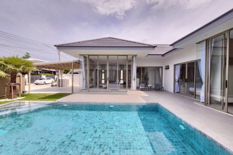 Chalet de 4 dormitorios en Hua Hin, Tailandia № 132807 - foto 2