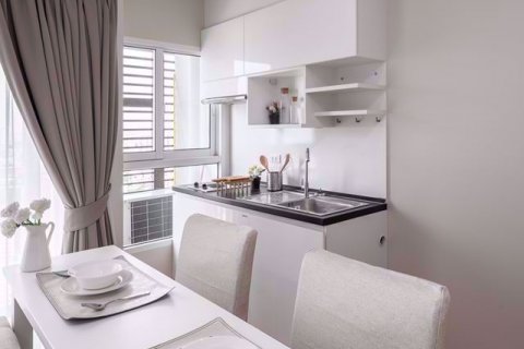 Condominio de 1 dormitorio en Thonburi, Bangkok, Tailandia № 76970 - foto 4
