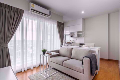 Condominio de 1 dormitorio en Thonburi, Bangkok, Tailandia № 76970 - foto 2