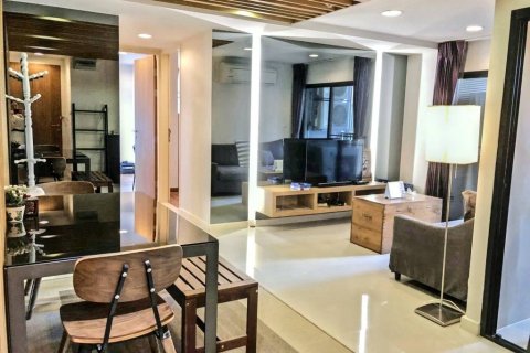 Condominio de 2 dormitorios en Khlong Toei, Bangkok, Tailandia № 116163 - foto 4