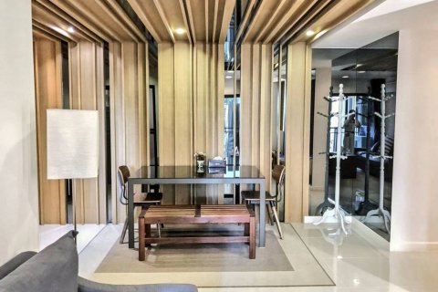 Condominio de 2 dormitorios en Khlong Toei, Bangkok, Tailandia № 116163 - foto 2