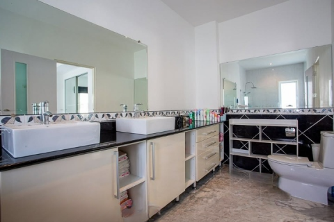 Casa de 3 dormitorios en Hua Hin, Tailandia № 124016 - foto 13