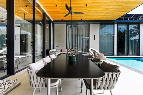 Chalet de 4 dormitorios en Bang Tao, Tailandia № 70709 - foto 5