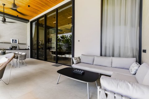 Chalet de 4 dormitorios en Bang Tao, Tailandia № 70709 - foto 9