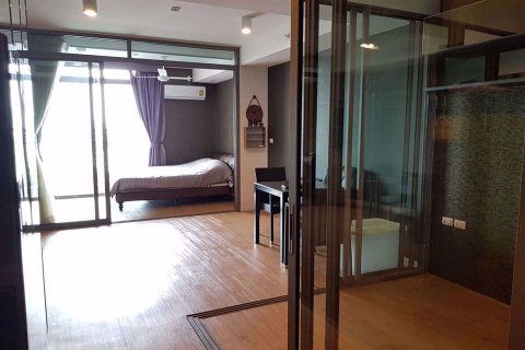 Condominio de 1 dormitorio en Bang Rak, Bangkok, Tailandia № 76245 - foto 3