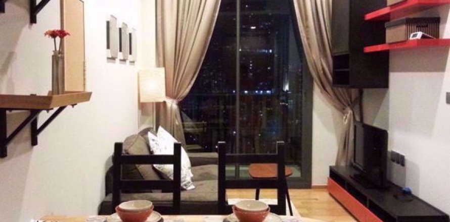 Condominio de 1 dormitorio en Khlong Toei, Bangkok, Tailandia № 76242