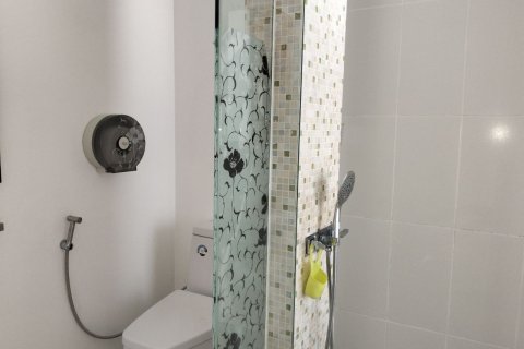 Apartamento de 382 dormitorios en Pattaya, Tailandia № 123350 - foto 7