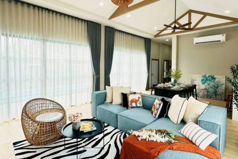 Chalet de 3 dormitorios en Pattaya, Tailandia № 132692 - foto 2