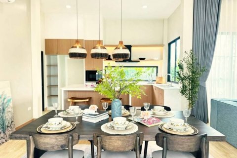 Chalet de 3 dormitorios en Pattaya, Tailandia № 132692 - foto 5