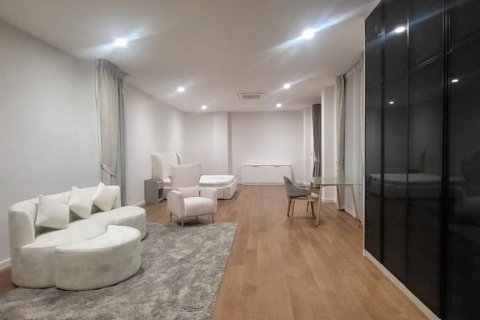 Dúplex de 4 dormitorios en Wang Thonglang, Bangkok, Tailandia № 132691 - foto 9