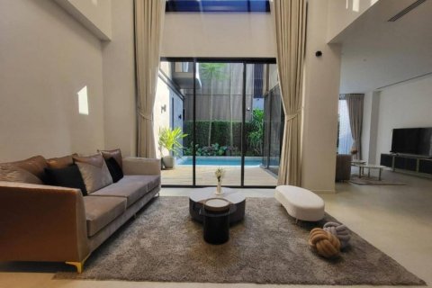 Dúplex de 4 dormitorios en Wang Thonglang, Bangkok, Tailandia № 132691 - foto 2