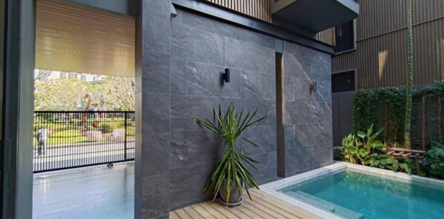 Dúplex de 4 dormitorios en Wang Thonglang, Bangkok, Tailandia № 132691