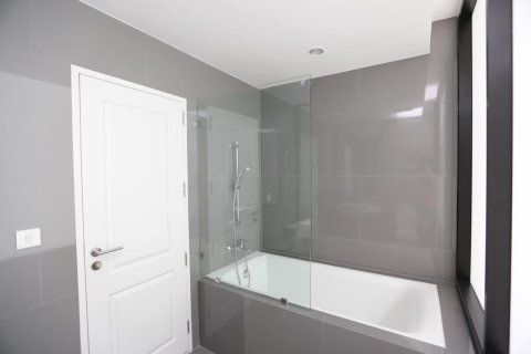 Condominio de 2 dormitorios en Bangkok, Tailandia № 111270 - foto 11