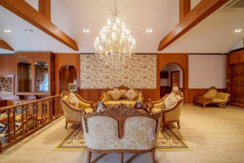 Casa de 4 dormitorios en Pattaya, Tailandia № 132520 - foto 3