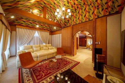 Casa de 4 dormitorios en Pattaya, Tailandia № 132520 - foto 8