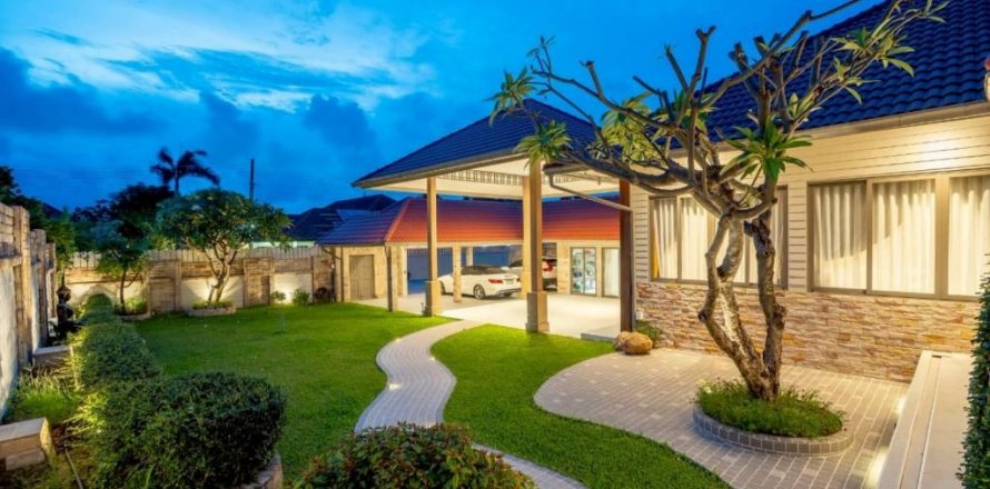 Casa de 4 dormitorios en Pattaya, Tailandia № 132520