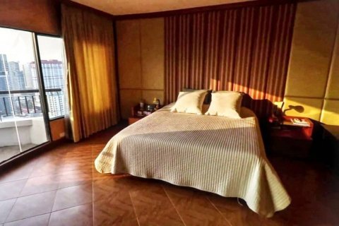 Dúplex de 3 dormitorios en Bangkok, Tailandia № 125986 - foto 9