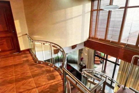 Dúplex de 3 dormitorios en Bangkok, Tailandia № 125986 - foto 10