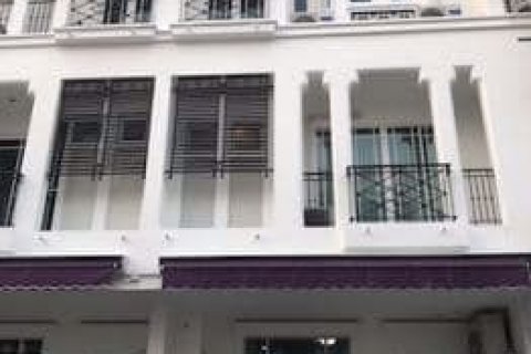 Casa de 4 dormitorios en Phra Khanong, Bangkok, Tailandia № 76499 - foto 6