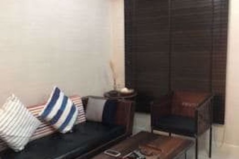 Casa de 4 dormitorios en Phra Khanong, Bangkok, Tailandia № 76499 - foto 3