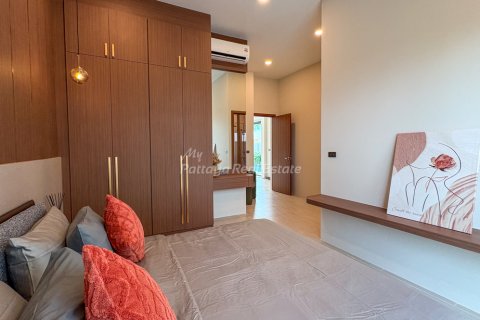 Casa de 3 dormitorios en Bang Lamung, Tailandia № 125727 - foto 12