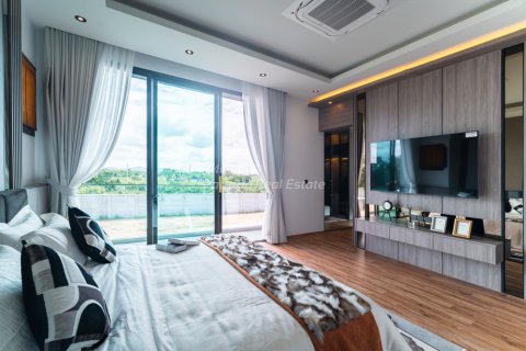 Casa de 5 dormitorios en Pattaya, Tailandia № 125731 - foto 12