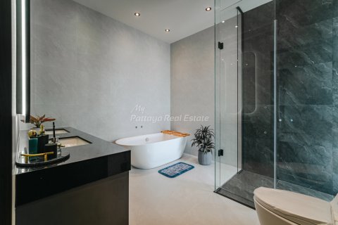 Casa de 5 dormitorios en Pattaya, Tailandia № 125731 - foto 11