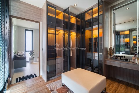 Casa de 5 dormitorios en Pattaya, Tailandia № 125731 - foto 13