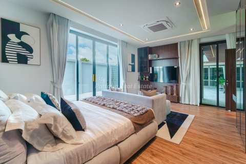Casa de 5 dormitorios en Pattaya, Tailandia № 125731 - foto 9
