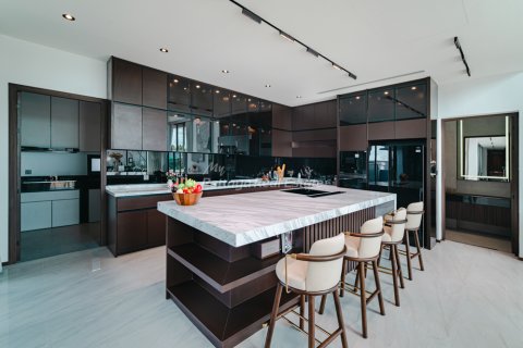 Casa de 5 dormitorios en Pattaya, Tailandia № 125731 - foto 4