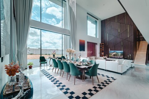 Casa de 5 dormitorios en Pattaya, Tailandia № 125731 - foto 6