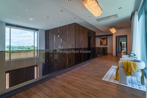 Casa de 5 dormitorios en Pattaya, Tailandia № 125731 - foto 8