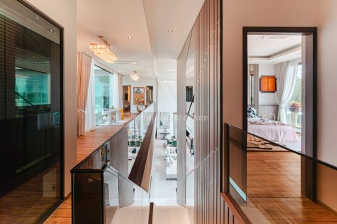 Casa de 5 dormitorios en Pattaya, Tailandia № 125731 - foto 7
