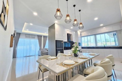 Villa in Pattaya, Thailand 3 Schlafzimmer № 132657 - Foto 5