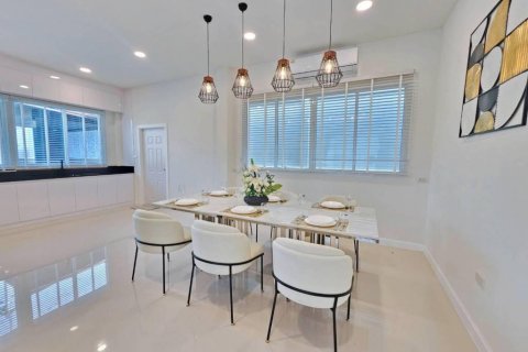 Villa in Pattaya, Thailand 3 Schlafzimmer № 132657 - Foto 4