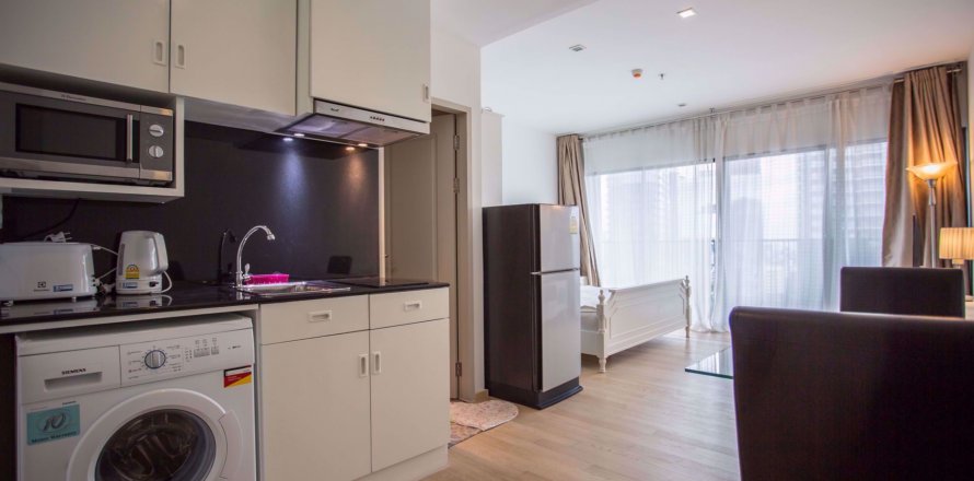Studio in the Condo in Bangkok, Thailand in Noble Refine № 77692