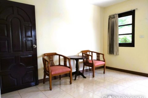 Casa de 5 dormitorios en Pattaya, Tailandia № 81904 - foto 14