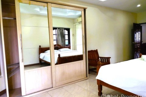 Casa de 5 dormitorios en Pattaya, Tailandia № 81904 - foto 21