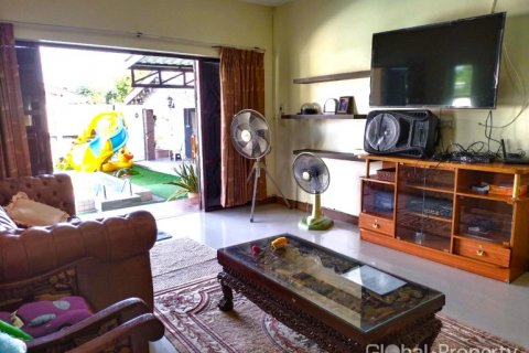 Casa de 5 dormitorios en Pattaya, Tailandia № 81904 - foto 4