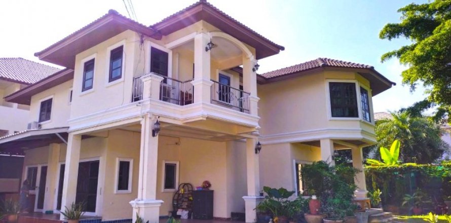 Casa de 5 dormitorios en Pattaya, Tailandia № 81904