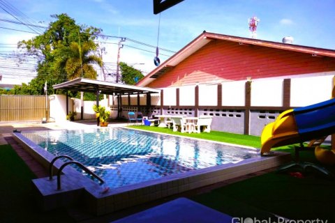 Casa de 5 dormitorios en Pattaya, Tailandia № 81904 - foto 28