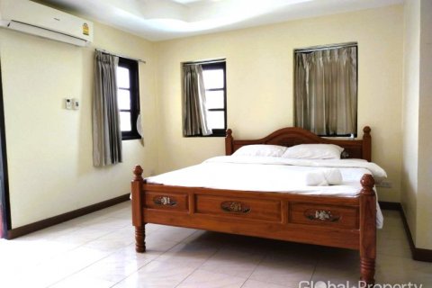 Casa de 5 dormitorios en Pattaya, Tailandia № 81904 - foto 13