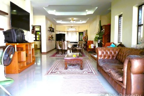 Casa de 5 dormitorios en Pattaya, Tailandia № 81904 - foto 3