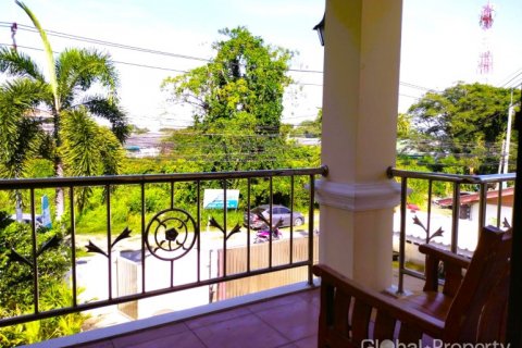 Casa de 5 dormitorios en Pattaya, Tailandia № 81904 - foto 17
