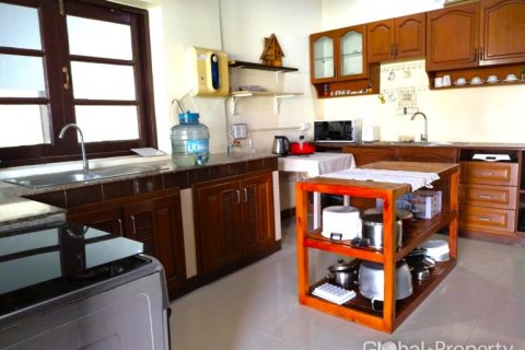 Casa de 5 dormitorios en Pattaya, Tailandia № 81904 - foto 8