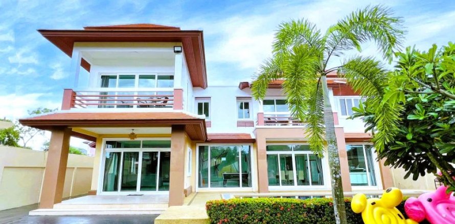 Casa de 6 dormitorios en Pattaya, Tailandia № 81903