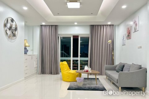 Casa de 6 dormitorios en Pattaya, Tailandia № 81903 - foto 4